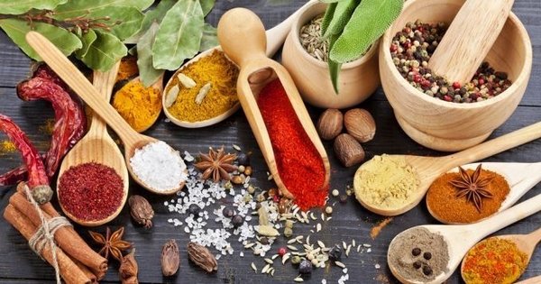 Les épices indispensables à avoir dans votre cuisine